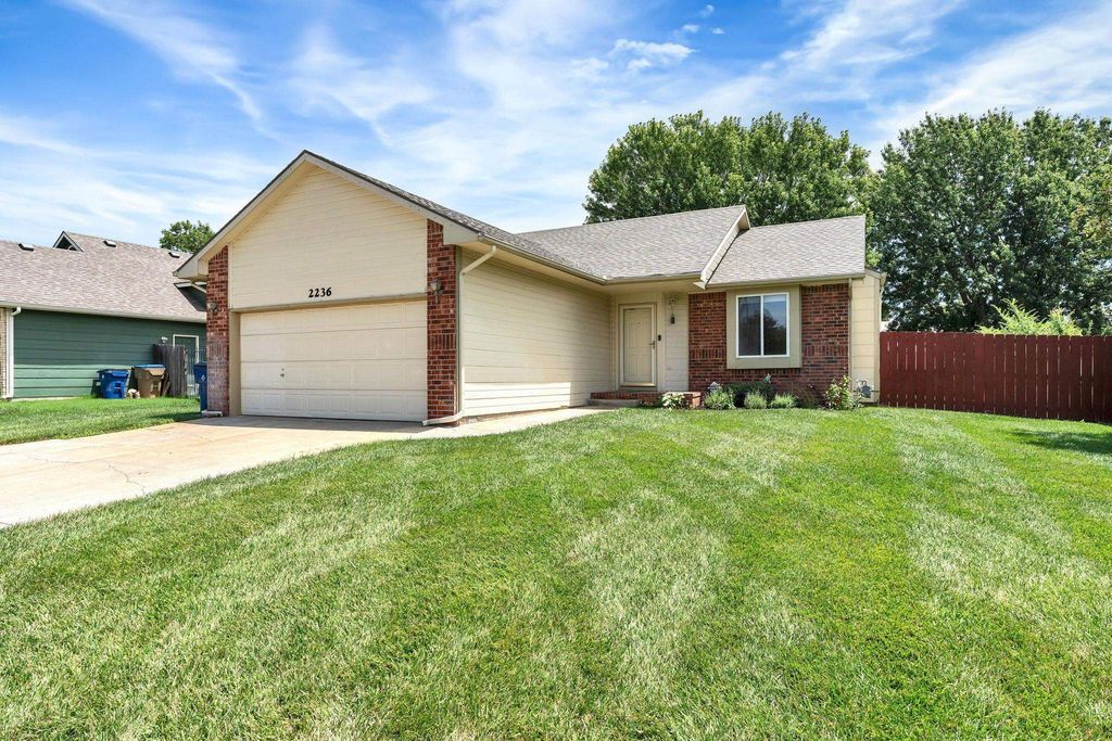 2236 N Duckcreek Ln, Derby, KS 67037