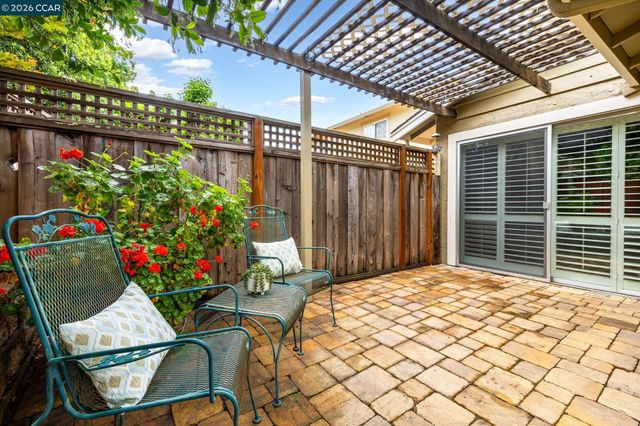 2095 Robb Rd, Walnut Creek, CA 94596