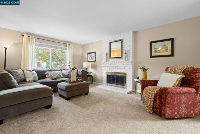 2095 Robb Rd, Walnut Creek, CA 94596