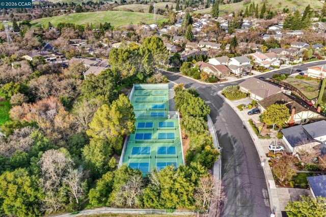 2095 Robb Rd, Walnut Creek, CA 94596