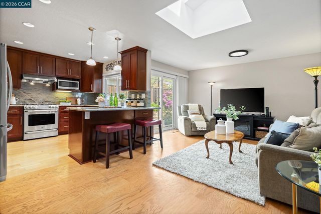 2095 Robb Rd, Walnut Creek, CA 94596