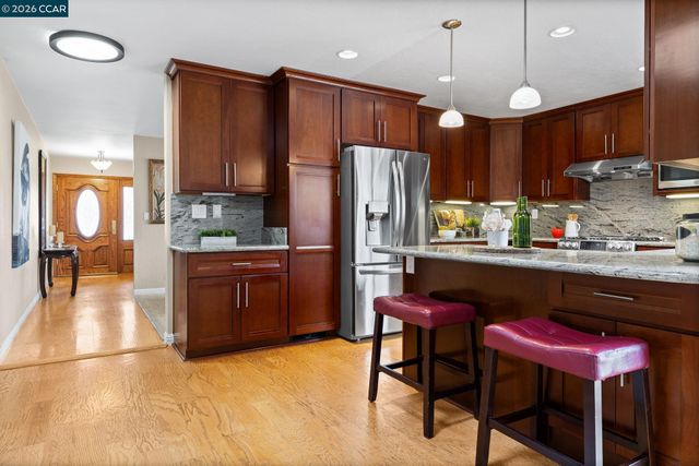 2095 Robb Rd, Walnut Creek, CA 94596