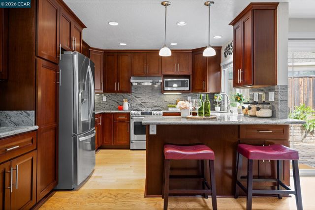 2095 Robb Rd, Walnut Creek, CA 94596