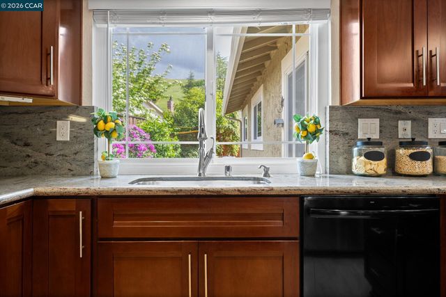 2095 Robb Rd, Walnut Creek, CA 94596