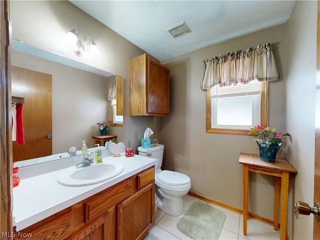 511 Picadilly Circle, Akron, OH 44319