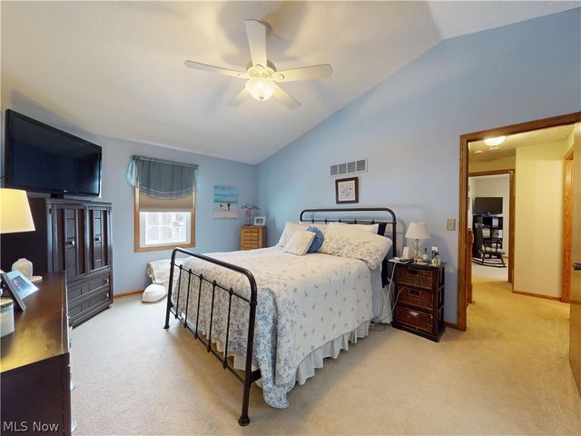 511 Picadilly Circle, Akron, OH 44319