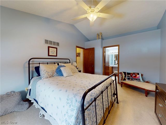 511 Picadilly Circle, Akron, OH 44319