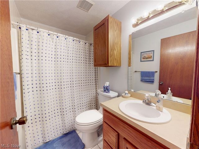 511 Picadilly Circle, Akron, OH 44319