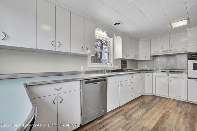 305 W Shepherd Street, Charlotte, MI 48813