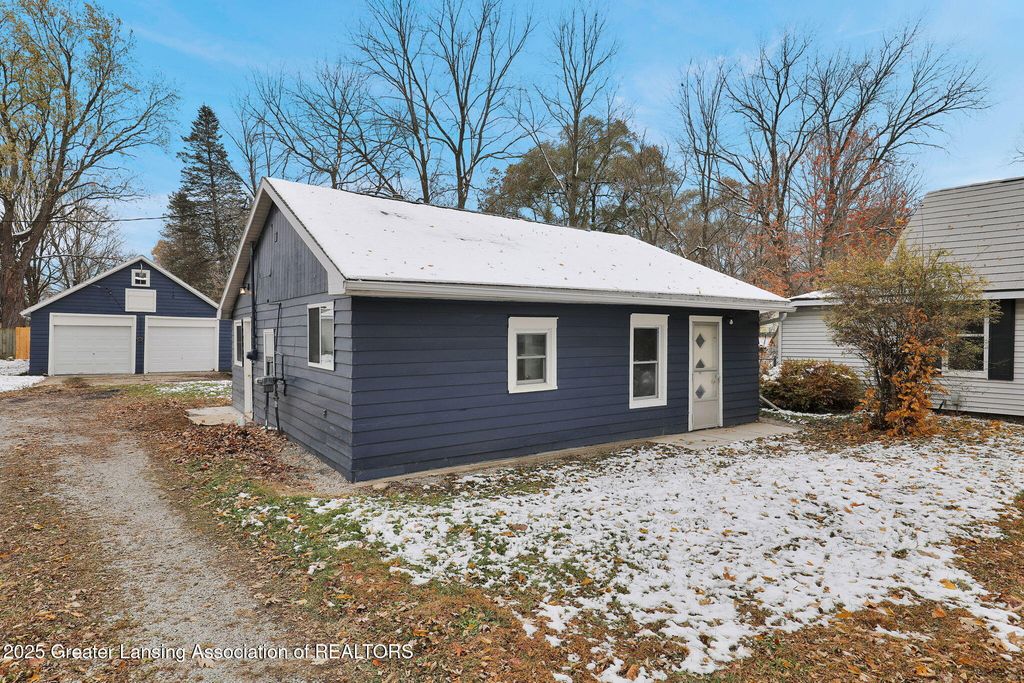 305 W Shepherd Street, Charlotte, MI 48813