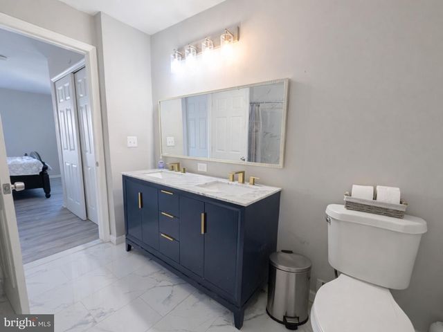 11 DRYDEN DR, Burlington, NJ 08016