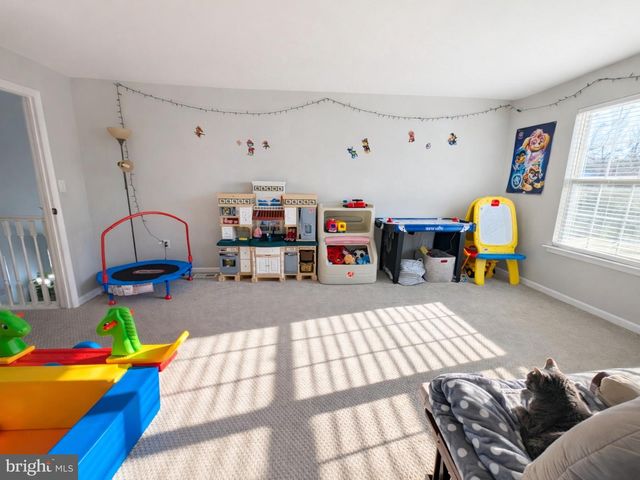 11 DRYDEN DR, Burlington, NJ 08016