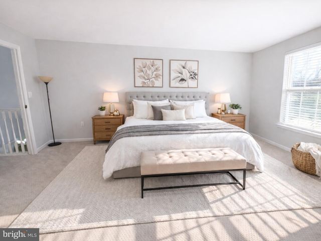 11 DRYDEN DR, Burlington, NJ 08016