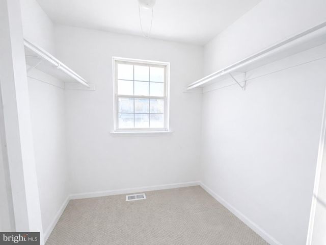 11 DRYDEN DR, Burlington, NJ 08016