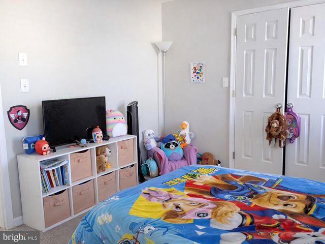 11 DRYDEN DR, Burlington, NJ 08016