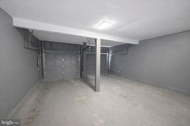 11 DRYDEN DR, Burlington, NJ 08016