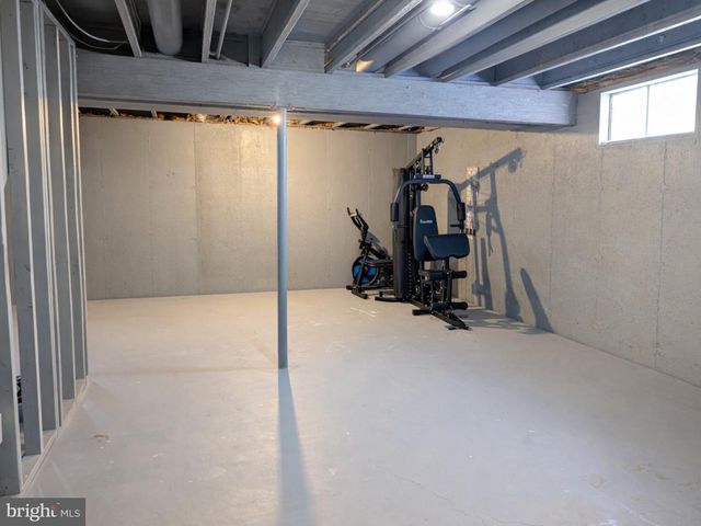 11 DRYDEN DR, Burlington, NJ 08016