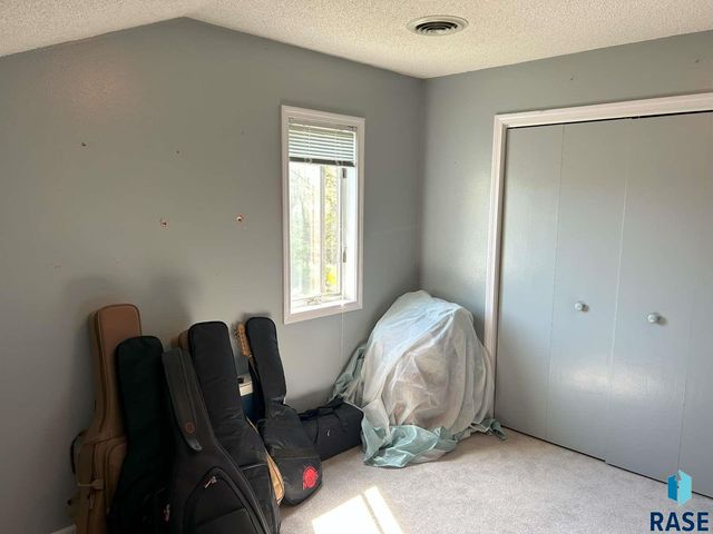 1433 Pebble Beach Rd Road, Mitchell, SD 57301