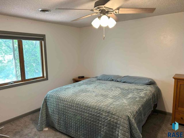 1433 Pebble Beach Rd Road, Mitchell, SD 57301