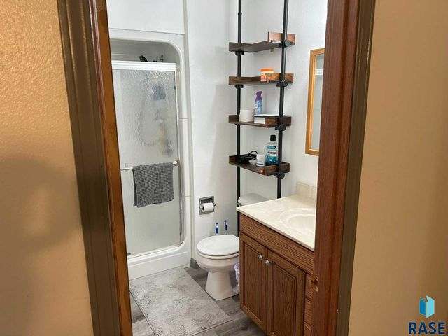 1433 Pebble Beach Rd Road, Mitchell, SD 57301