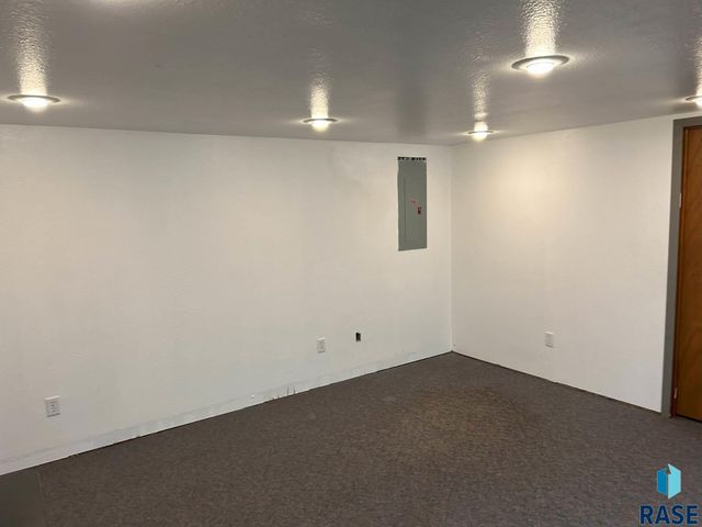 1433 Pebble Beach Rd Road, Mitchell, SD 57301