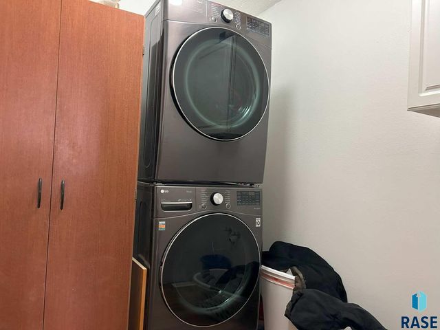 1433 Pebble Beach Rd Road, Mitchell, SD 57301