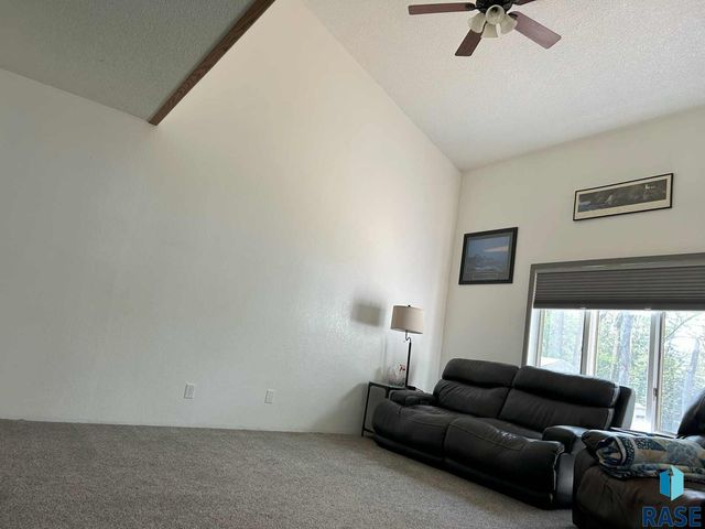 1433 Pebble Beach Rd Road, Mitchell, SD 57301