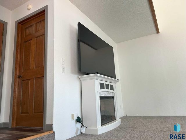 1433 Pebble Beach Rd Road, Mitchell, SD 57301