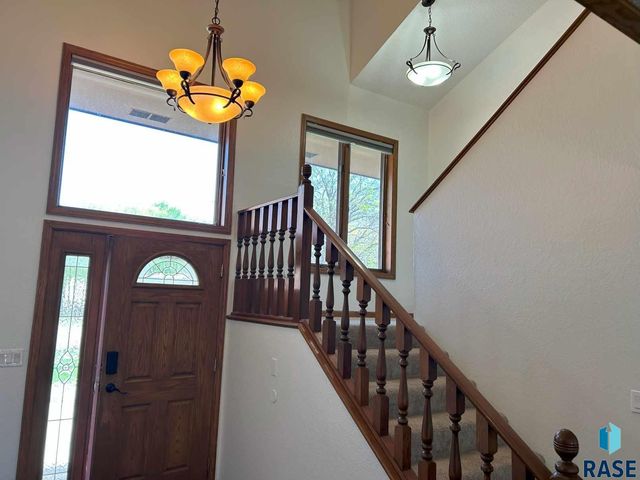 1433 Pebble Beach Rd Road, Mitchell, SD 57301