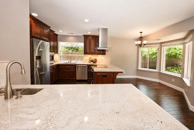 325 W Bluff Avenue, Fresno, CA 93711
