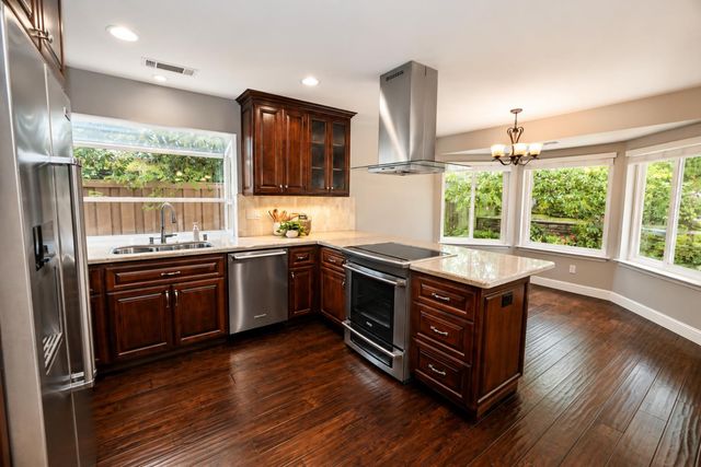 325 W Bluff Avenue, Fresno, CA 93711