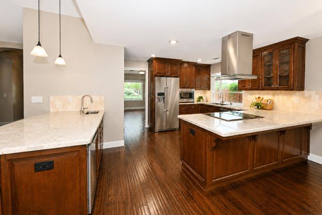 325 W Bluff Avenue, Fresno, CA 93711