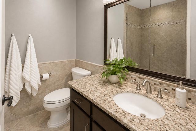 325 W Bluff Avenue, Fresno, CA 93711