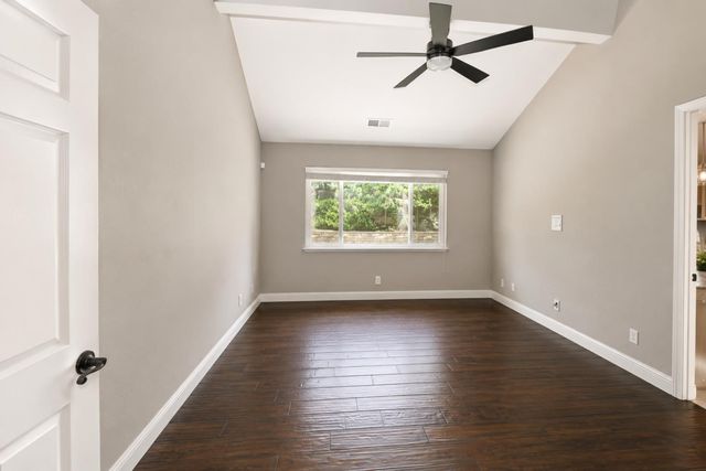 325 W Bluff Avenue, Fresno, CA 93711