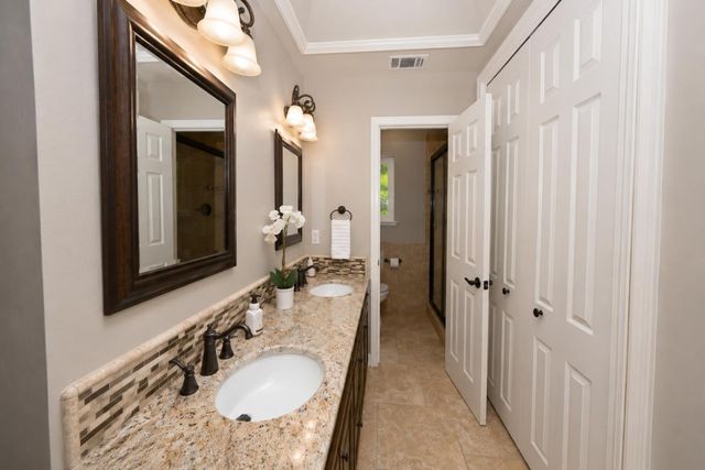 325 W Bluff Avenue, Fresno, CA 93711