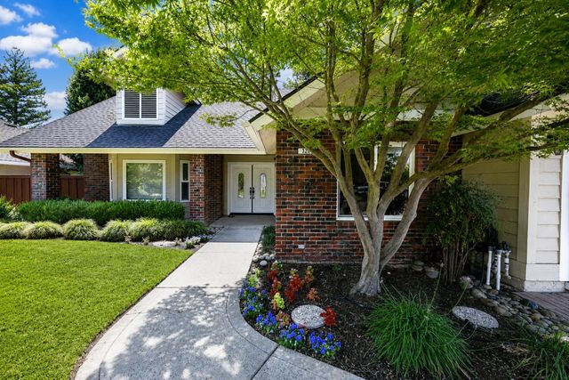 325 W Bluff Avenue, Fresno, CA 93711