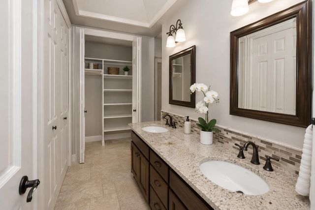325 W Bluff Avenue, Fresno, CA 93711