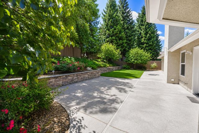 325 W Bluff Avenue, Fresno, CA 93711