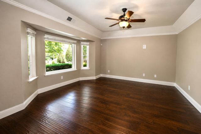 325 W Bluff Avenue, Fresno, CA 93711