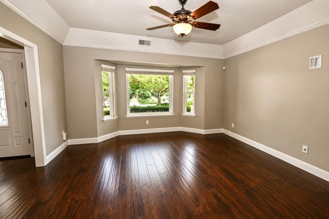 325 W Bluff Avenue, Fresno, CA 93711