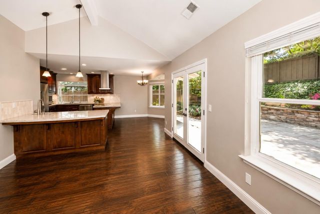 325 W Bluff Avenue, Fresno, CA 93711