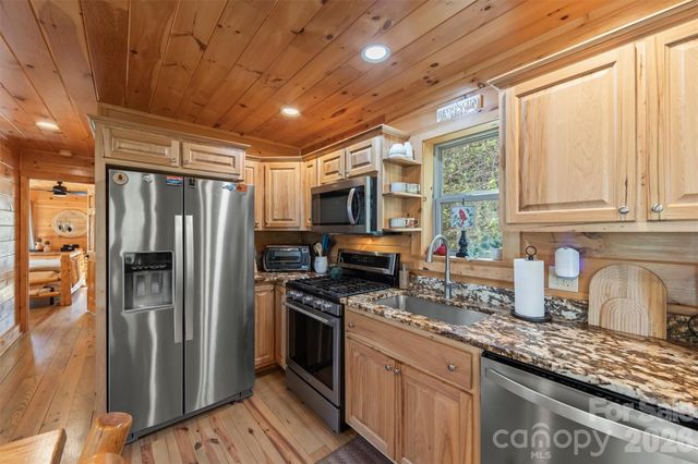 356 Walnut Cove Ridge, Bryson City, NC 28713