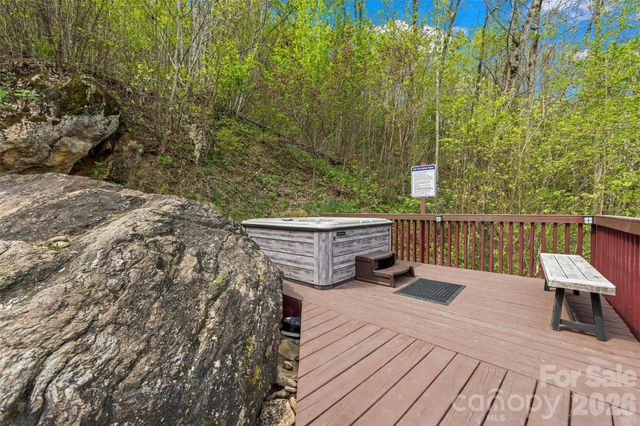 356 Walnut Cove Ridge, Bryson City, NC 28713