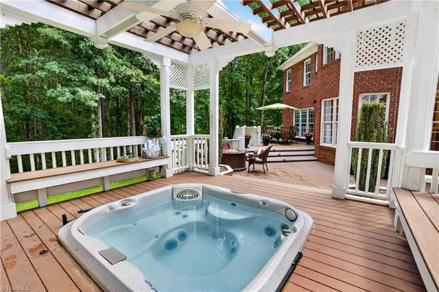 8508 Rosedale Drive, Oak Ridge, NC 27310