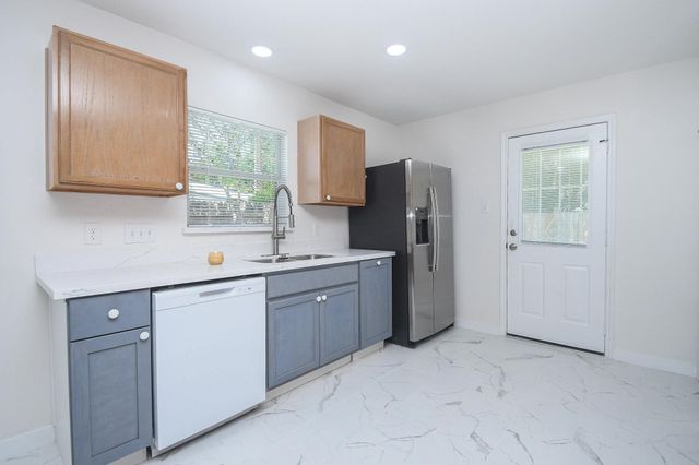 6306 Spruce Manor Lane, Houston, TX 77085