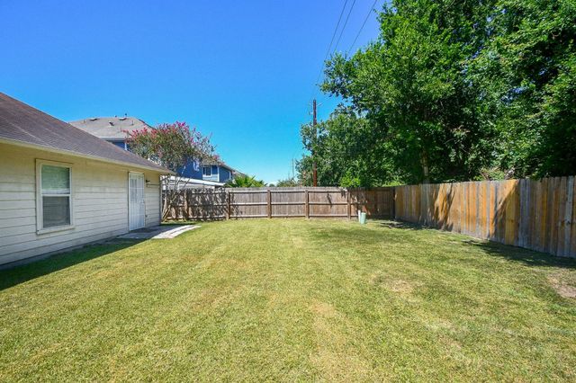 6306 Spruce Manor Lane, Houston, TX 77085