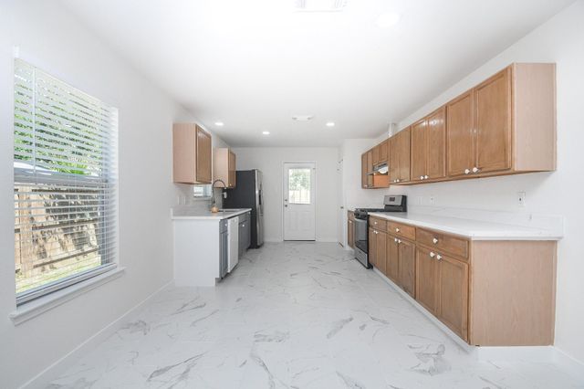 6306 Spruce Manor Lane, Houston, TX 77085