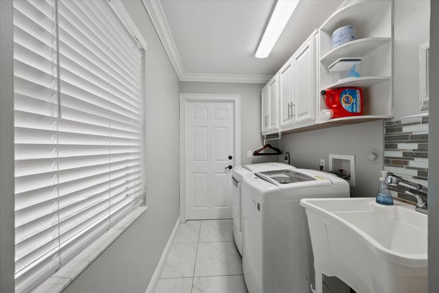 1064 Raintree Lane, Wellington, FL 33414