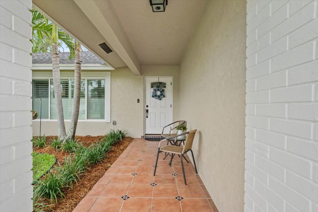 1064 Raintree Lane, Wellington, FL 33414
