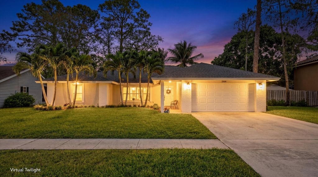 1064 Raintree Lane, Wellington, FL 33414